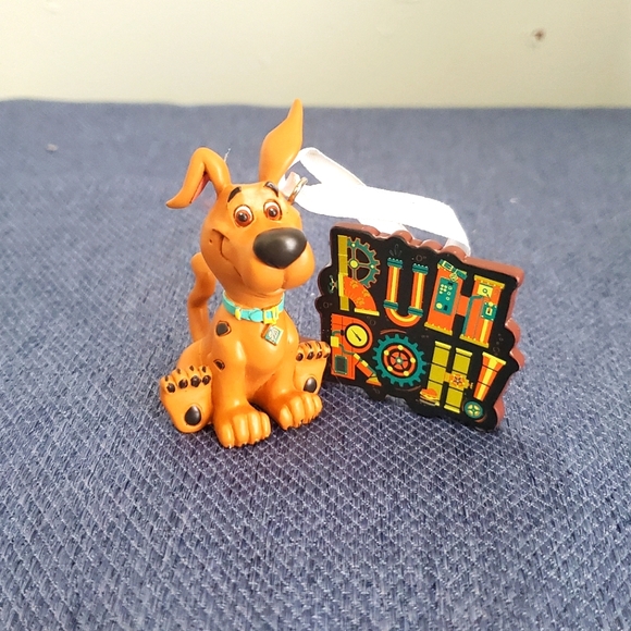 Hallmark Warner Bros Scoob! Scooby Doo “RUH-ROH” Christmas Tree Ornament - Picture 1 of 1